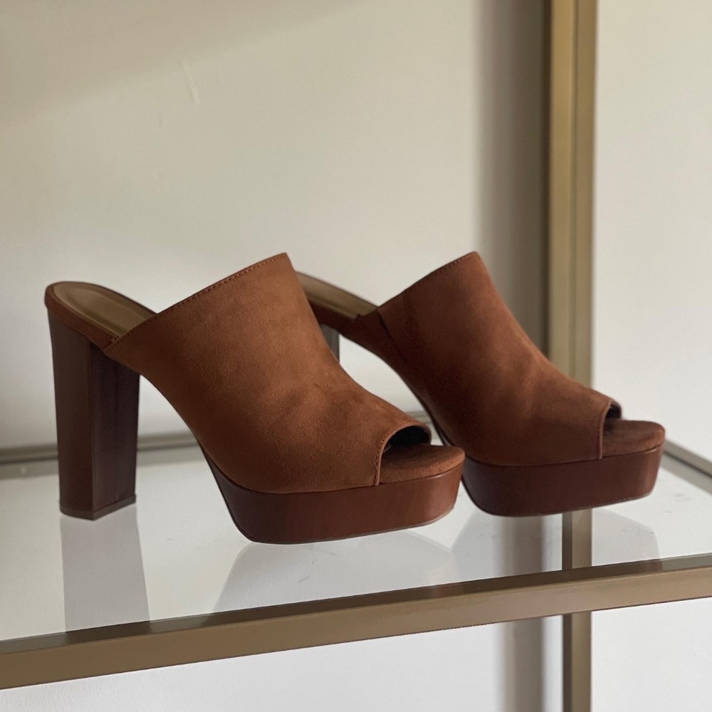 NWT Boutique Dark Camel Platform Heeled Mule